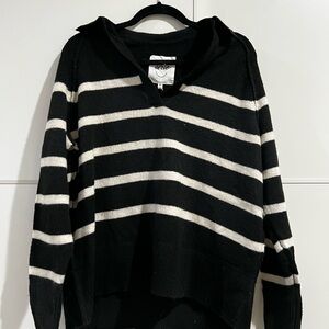 Aerie Black and Cream V-Neck Sweater